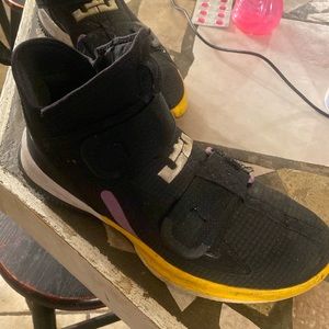 Nike LeBron Soldier 13… black/gold Lakers…. Willing to trade.